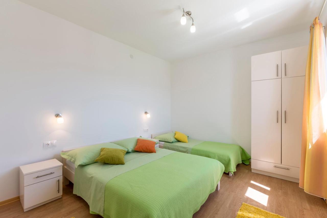 Apartmani Bezmalinovic Бол Экстерьер фото