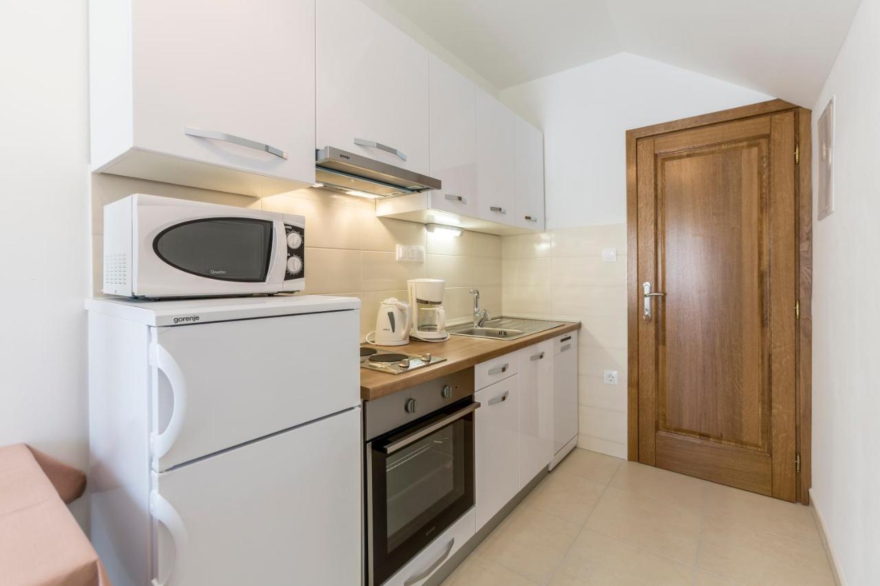Apartmani Bezmalinovic Бол Экстерьер фото