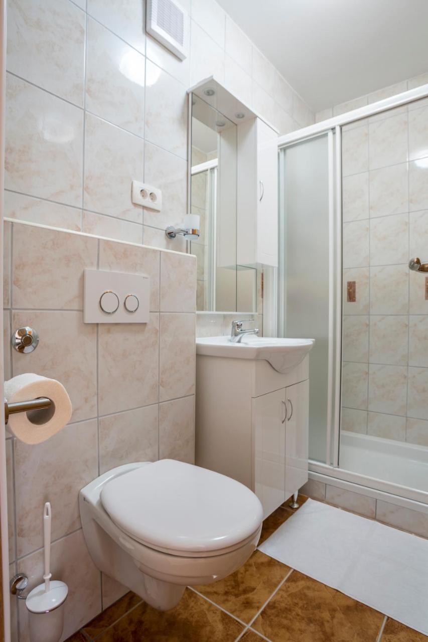 Apartmani Bezmalinovic Бол Экстерьер фото