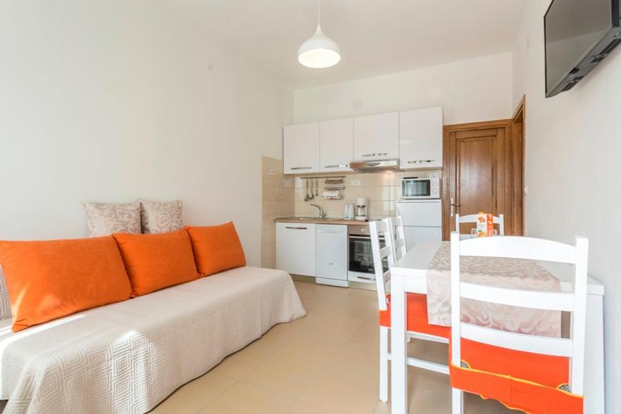 Apartmani Bezmalinovic Бол Экстерьер фото