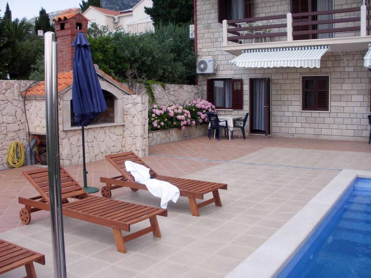 Apartmani Bezmalinovic Бол Экстерьер фото