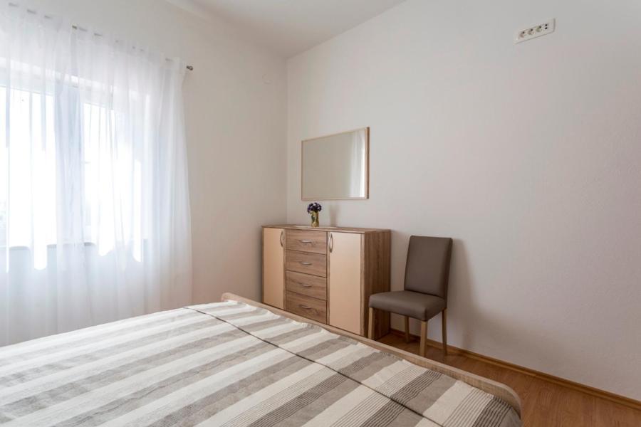 Apartmani Bezmalinovic Бол Экстерьер фото